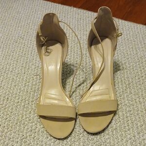 READ DESCRIPTION Rouge Helium Nude WOMENS 8 1 /2 Heels Used